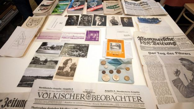 Documentos hallados en la cápsula del tiempo nazi.