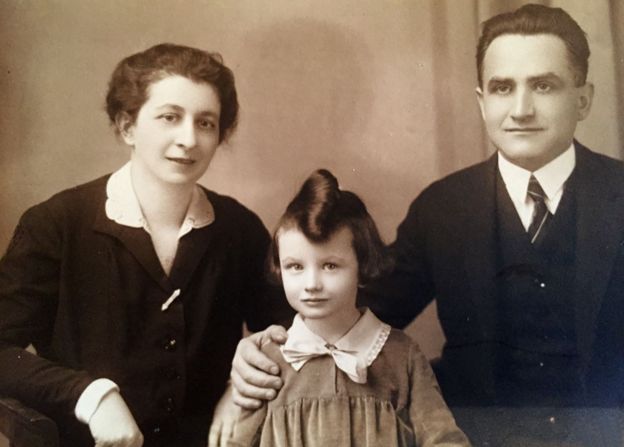 Zuzana Ruzickova y sus padres