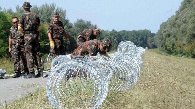 Hungarian police begin building a razor fence on the Croatia border