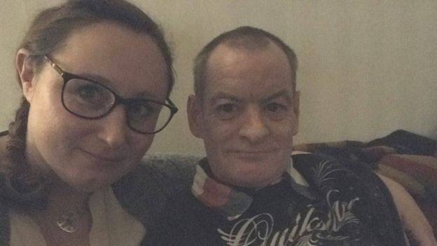 Annis Lindkvist y Jimmy Fraser.