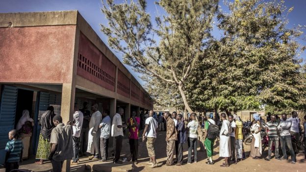 Queue for polling station in Ouagadougou, Burkina Faso, 29 November 2015