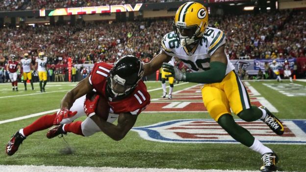 Atlanta Falcons wide receiver Julio Jones (11) scores a touchdown ahead of Green Bay Packers cornerback LaDarius Gunter (36) during the second quarter in the 2017 NFC Championship Game at the Georgia Dome.