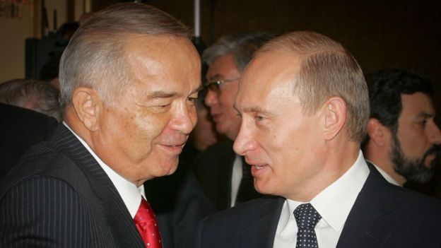 Karimov junto a Vladimir Putin.