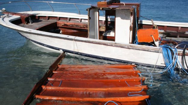 Migrant boat in port at Samos (28 Jan)