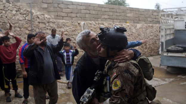 A man kisses an Iraqi special forces soldier in Mosul, 2 November 2016