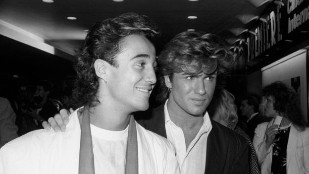 Джордж Майкл (справа) и Эндрю Риджли начали музыкальную карьеру в 1980-х в составе дуэта Wham. Фото 1984 года