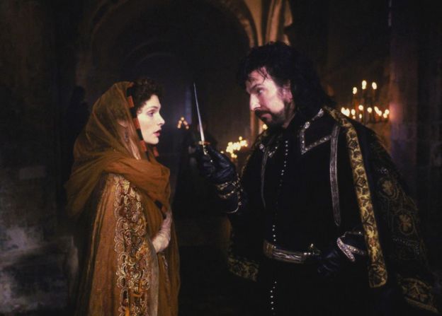 Mary Elizabeth Mastrantonio and Alan Rickman in Robin Hood Prince of Thieves, 1991