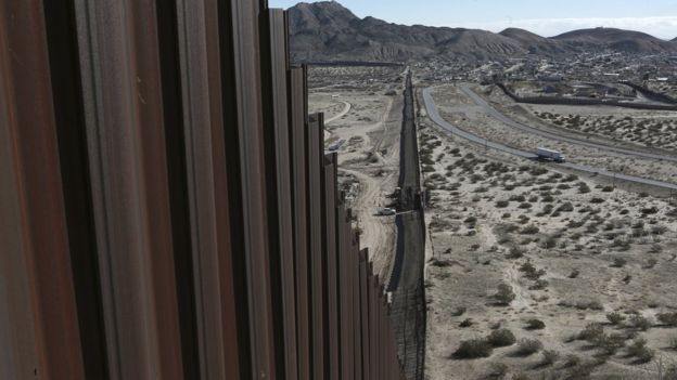 Muro entre Estados Unidos y México.