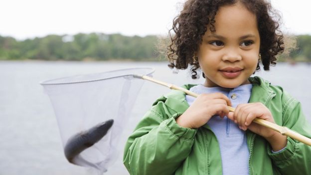 Criança com pesca