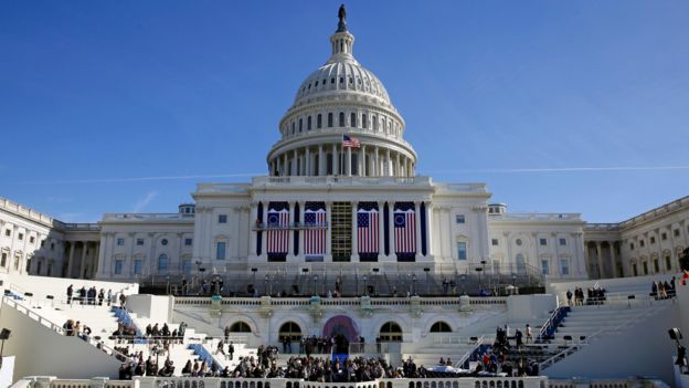 Los preparativos antes de la toma de posesión frente al Capitolio en Washington DC