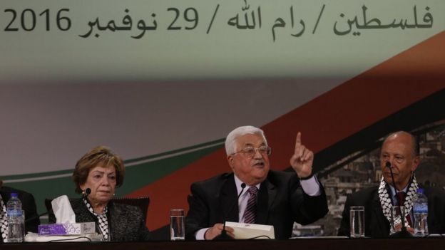 أبو مازن يلقي كلمة في المؤتمر