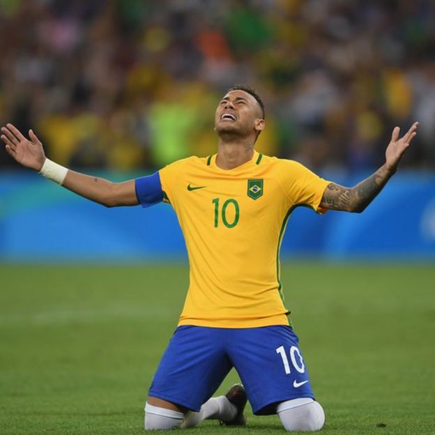 Neymar celebra un gol.