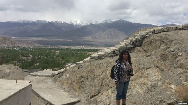 பெண்கள் தமது பயணங்களை முன்கூட்டியே திட்டமிடுவது அவசியம் என்கிறார் கவிப்பிரியா.