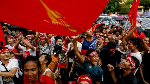 NLD supporters celebrate in Yanyon, Myanmar (9 Nov 2015)