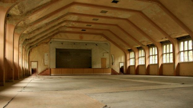 Antiga sala de teatro virou a maior sala da academia militar nazista