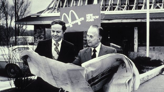 Ray Koch y Fred Turner, otro alto ejecutivo de McDonald's de la época.