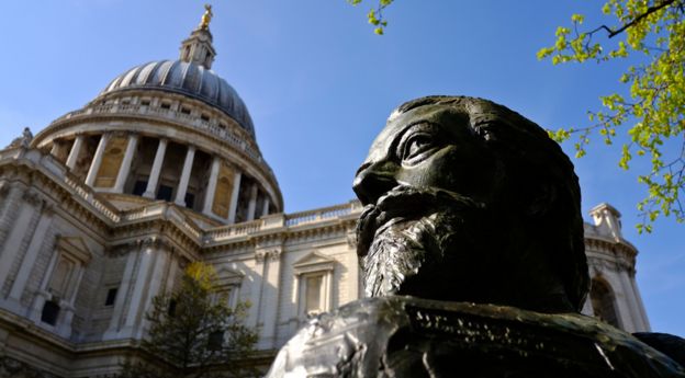 Statue of John Donne outside St Paul's Cathedral