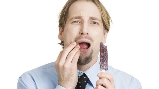 Se você sente dor ao comer alimentos ou ingerir bebidas quentes ou frias, é porque tem sensibilidade nos dentes