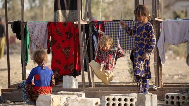 Mosul şəhərində yerləşən qaçqın düşərgəsindəki uşaqlar