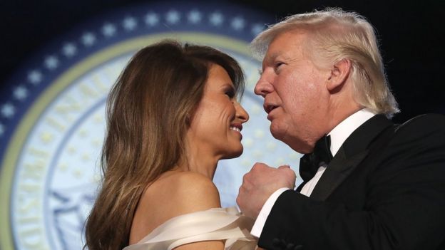 Trump baila con Melania.