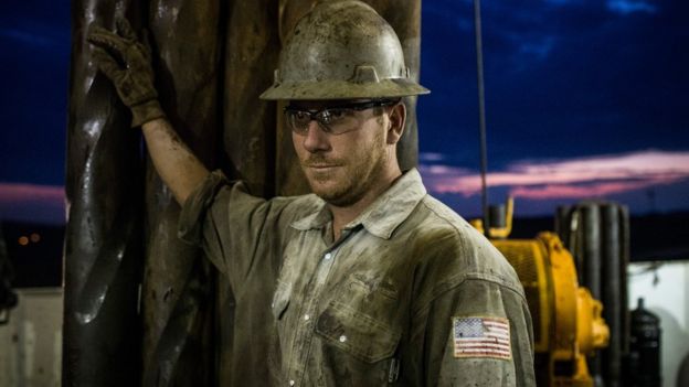 Trabajador petrolero en Estados Unidos.