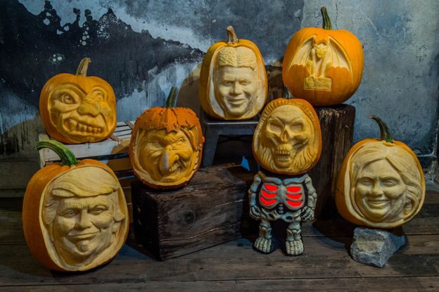 Calabazas talladas en forma de candidatos presidenciales