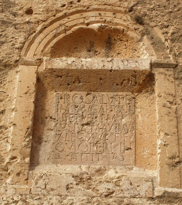 Inscripciones romanas cerca de las riberas del río Barada.