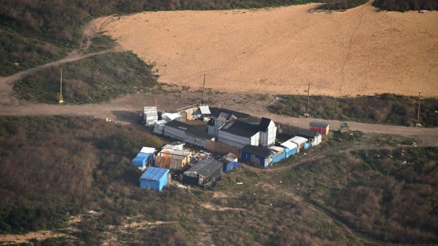 هولاند لن يسمح لأحد من المهاجرين بالعودة إلى مخيم الغابة في كاليه