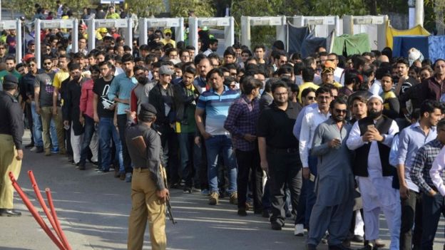 Pakistani spectators queue at one of entry gate of The Gaddafi Cricket Stadium in Lahore on March 5, 2017, as they arrive to watch the final cricket match of the Pakistan Super League (PSL)