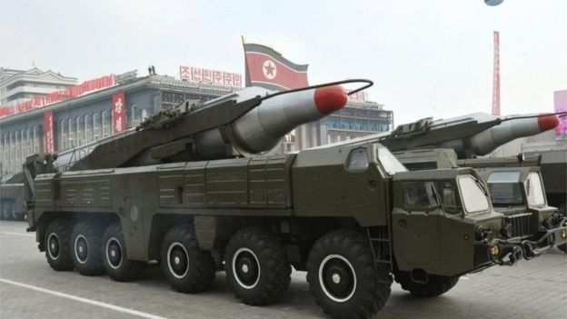 Vehículo transportando el misil Musudan, que Corea del Norte llama Hwasong-10.