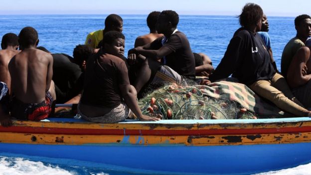 Resgate de migrantes que tentavam chegarà Europa
