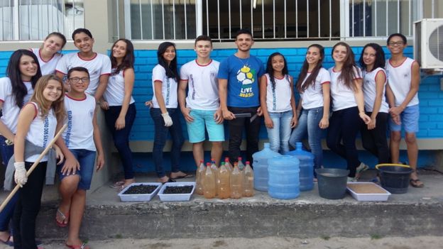 Wemerson Nogueira e seus alunos em Boa Esperança