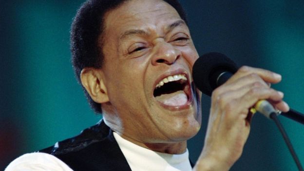 This file photo taken on 7 July, 1993 shows American singer Al Jarreau performing on the Auditorium Stravinski stage during the 27th edition of the Montreux Jazz Festival in Montreux, Switzerland