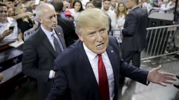 Donald Trump (centre) campaigns in Orlando, Florida. Photo: 5 March 2016