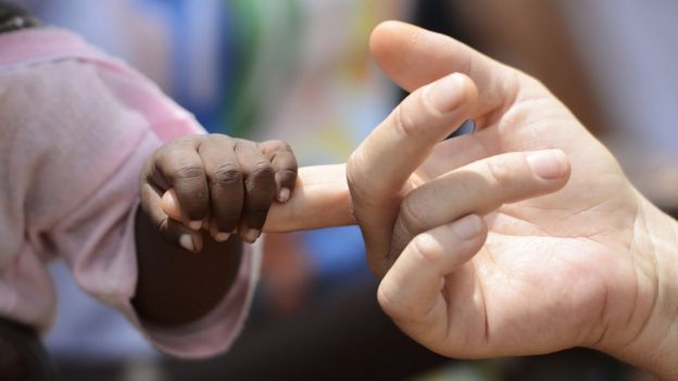 Quase 70% das crianças com mais de três anos no Cadastro Nacional de Adoção são negras ou pardas