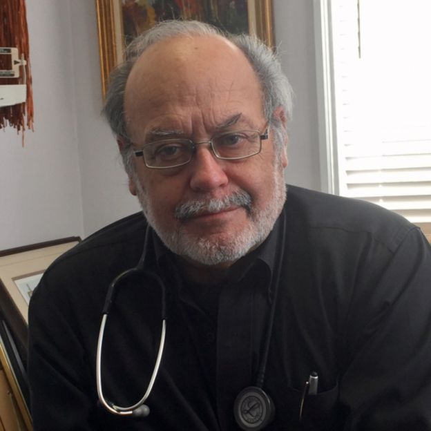 El doctor Paul Caulford lidera una clínica de salud que ayuda a refugiados.