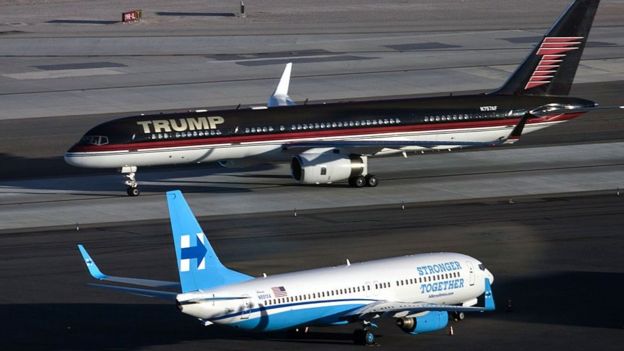 Los aviones de Donald Trump y Hillary Clinton en una misma pista
