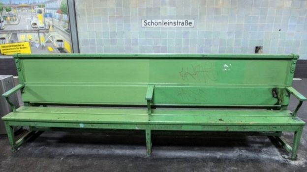 சுரங்க ரயில் நிலையத்தில் பாதிக்கப்பட்ட நபர் உறங்கிக் கொண்டிருந்த இடம்