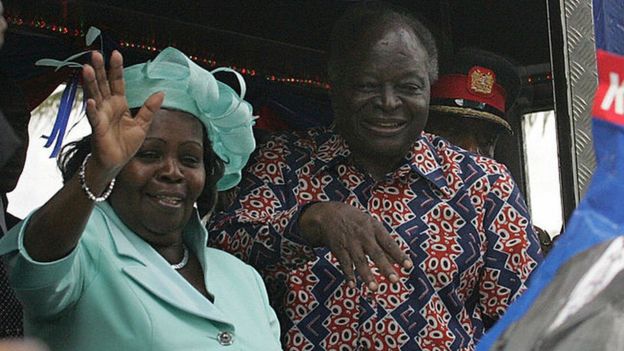 Kenya's president Mwai Kibaki (R) and his wife Lucy wave to supporters after Kibaki after presented his nomination papers to the Electrol Commission of Kenya (ECK) to vie for a second term in office 15 November 2007, in Nairob