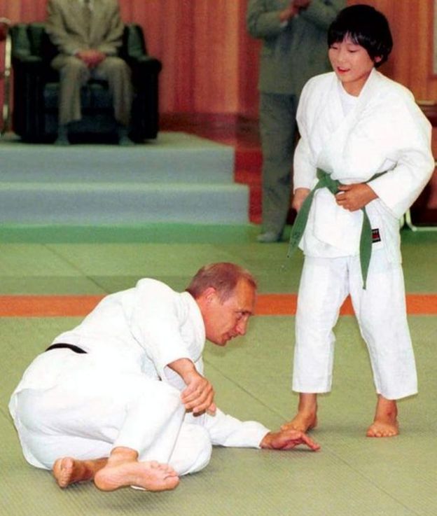 Vladimir Putin floored in judo hall, 5 Sep 2000