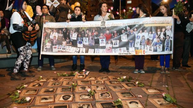Víctimas del conflicto en una manifestación a favor de la paz