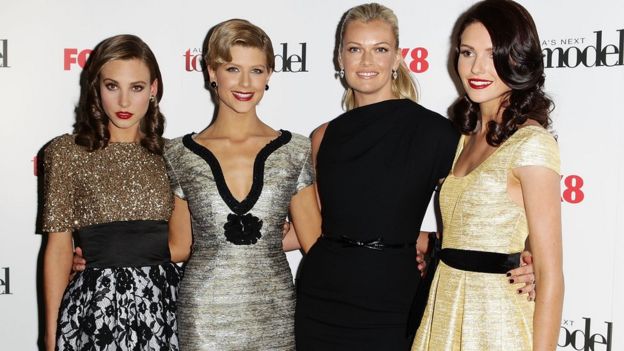 Kelsey Martinovich (solda), Avusturalya'nın Yeni Top Model'i yarışmasını kazandığını sanmıştı. Fotoğraf, soldan sağa: Kelsey Martinovich, Sophie Van Den Akker, Sarah Murdoch ve Amanda Ware