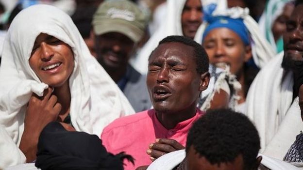 People mourn the death of Dinka Chala who was shot dead by the Ethiopian forces the day earlier