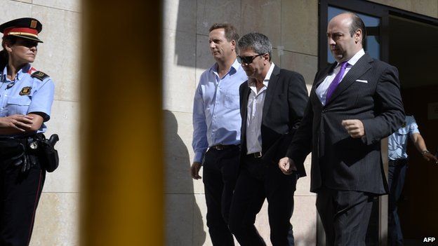 The father of Barcelona football star Lionel Messi, Jorge Horacio Messi (C) leaves the courthouse in the coastal town of Gava near Barcelona on 27 September 2013 after and audience on tax evasion charges