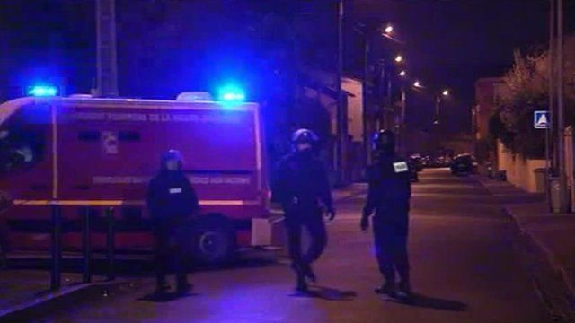 Police and van in Toulouse street