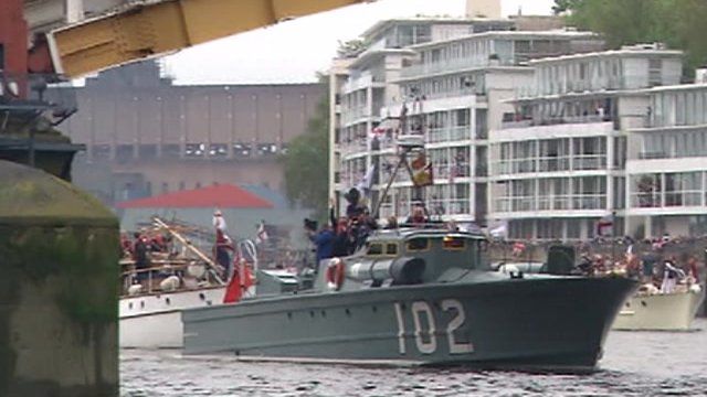 MTB 102 on the Thames