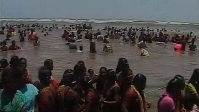 Anti-plant protesters in the sea