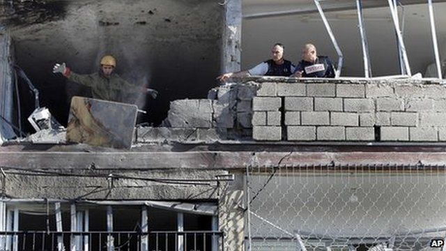 Building hit by rocket in Kiryat Malachi. Photo: 15 November 2012