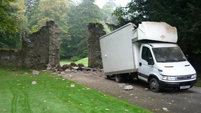 Scone Palace arch destroyed by van