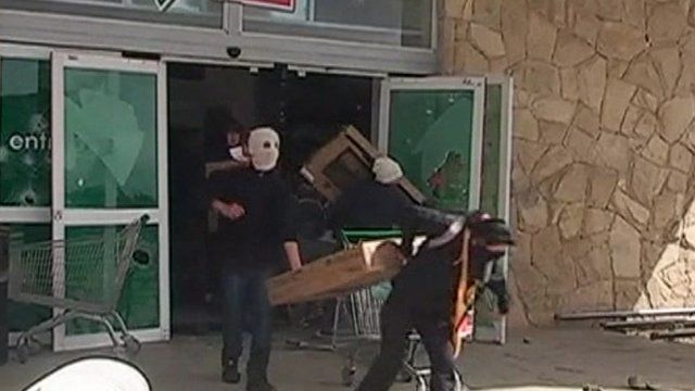 Looters in Bariloche